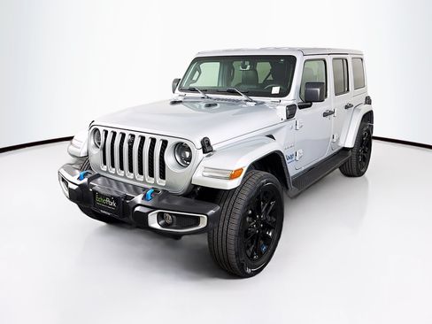 Used 2023 Jeep Wrangler Unlimited Sahara AWD/4WD image 3