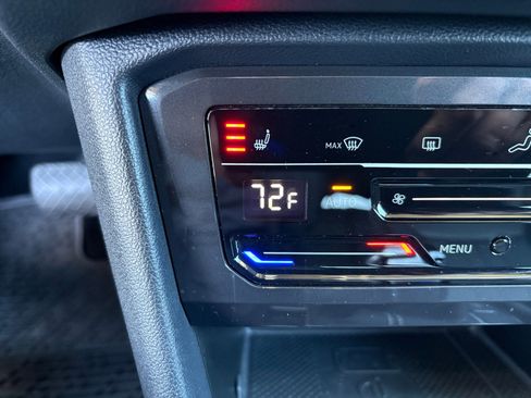 Certified 2022 Volkswagen Tiguan SE image 21