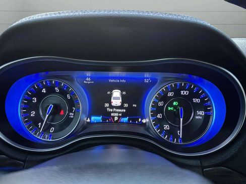Used 2018 Chrysler 300 Limited image 25