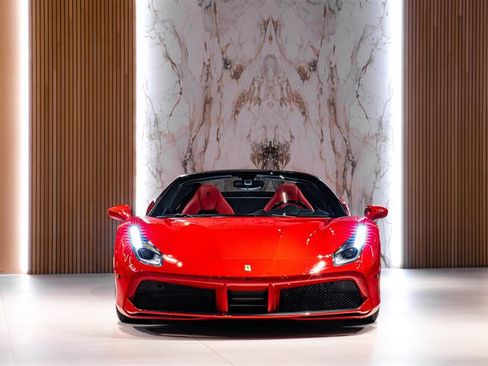 Used 2018 Ferrari 488 Spider RWD image 3