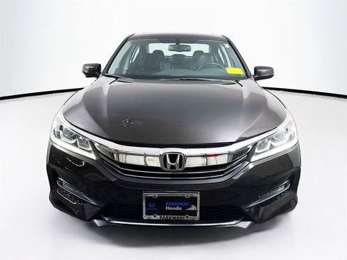 Used 2017 Honda Accord EX-L image 2