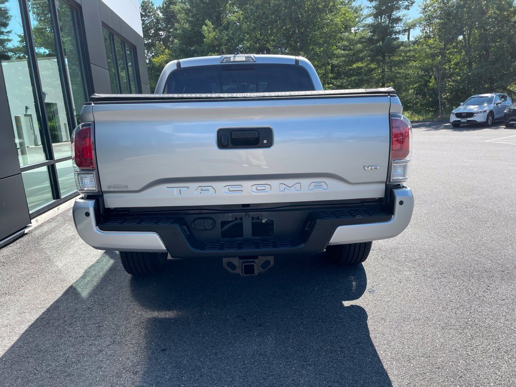 Used 2022 Toyota Tacoma TRD Sport w/ TRD Premium Sport Package AWD/4WD image 4