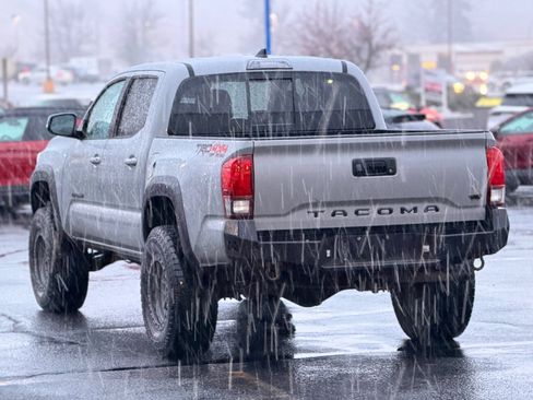 Used 2019 Toyota Tacoma TRD Off-Road image 15