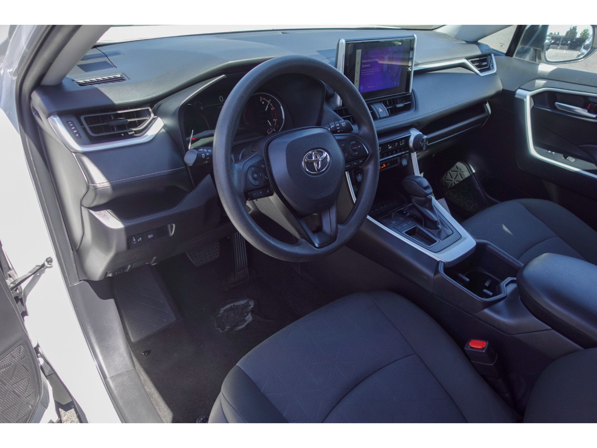 Used 2025 Toyota RAV4 XLE FWD image 9