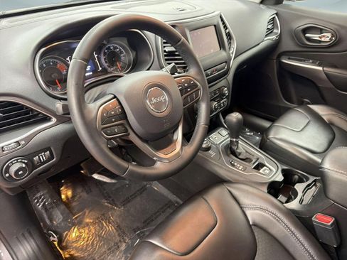 Used 2019 Jeep Cherokee Latitude Plus image 4