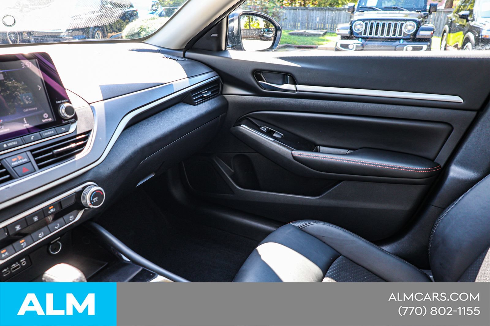 Used 2024 Nissan Altima 2.5 SR FWD image 35