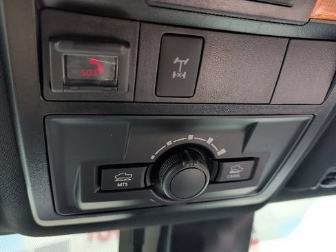 Used 2021 Toyota Tacoma TRD Off-Road w/ Technology Package AWD/4WD image 9