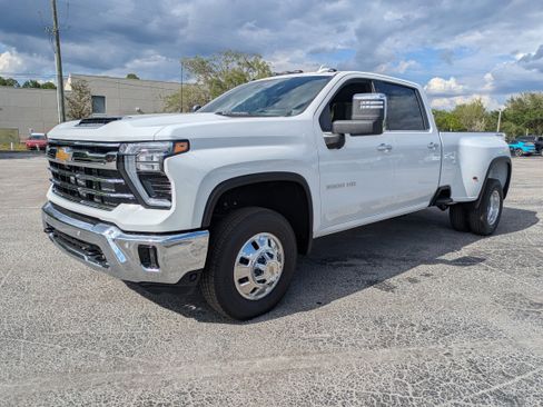 New 2026 Chevrolet Silverado 3500 LTZ w/ LTZ Convenience Package AWD/4WD image 8