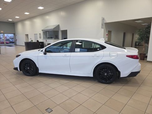 New 2026 Toyota Camry SE image 9