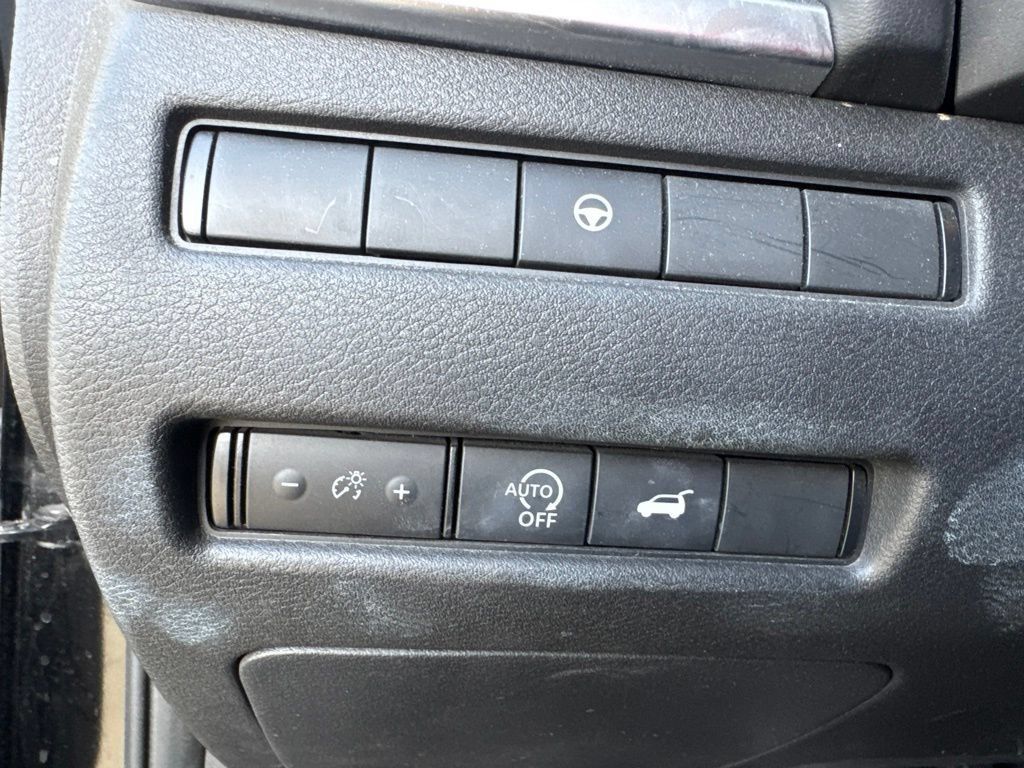 Used 2025 Nissan Rogue SV AWD/4WD image 23