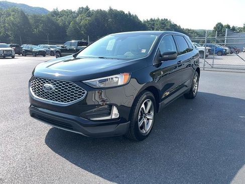 Certified 2024 Ford Edge SEL w/ Convenience Package AWD/4WD image 2