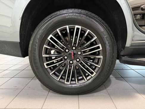 Used 2025 GMC Yukon Elevation w/ Elevation Premium Package AWD/4WD image 7