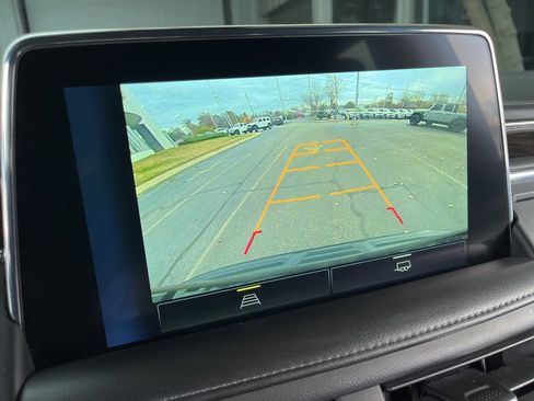 Used 2022 Chevrolet Suburban LT image 3