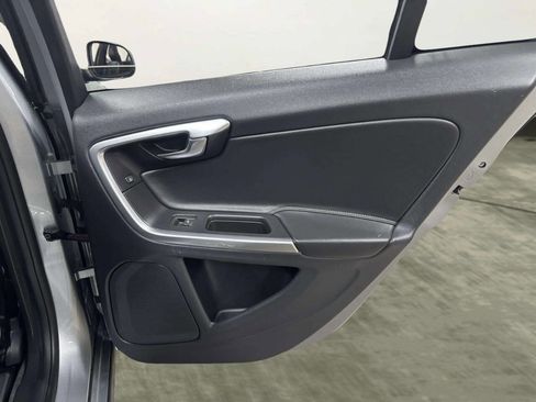 Used 2017 Volvo S60 T5 Dynamic image 17