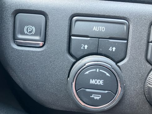 Used 2026 Chevrolet Silverado 1500 LT AWD/4WD image 16
