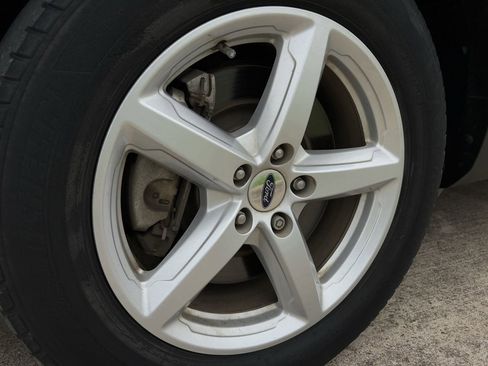 Used 2019 Ford Explorer XLT w/ Equipment Group 201A image 11