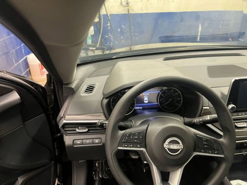 Used 2025 Nissan Altima 2.5 SV FWD image 29