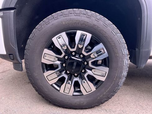 Used 2024 GMC Sierra 3500 Denali AWD/4WD image 10