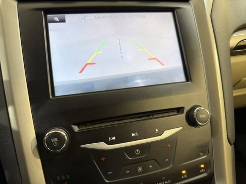 Used 2014 Ford Fusion SE w/ Equipment Group 202A FWD image 19