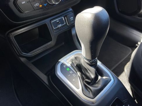 Used 2020 Jeep Renegade Altitude FWD image 29