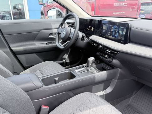 Used 2026 Nissan Kicks SV w/ SV Premium Package AWD/4WD image 12