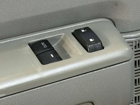 Used 2010 Ford E-350 and Econoline 350 Extended Super Duty RWD image 16