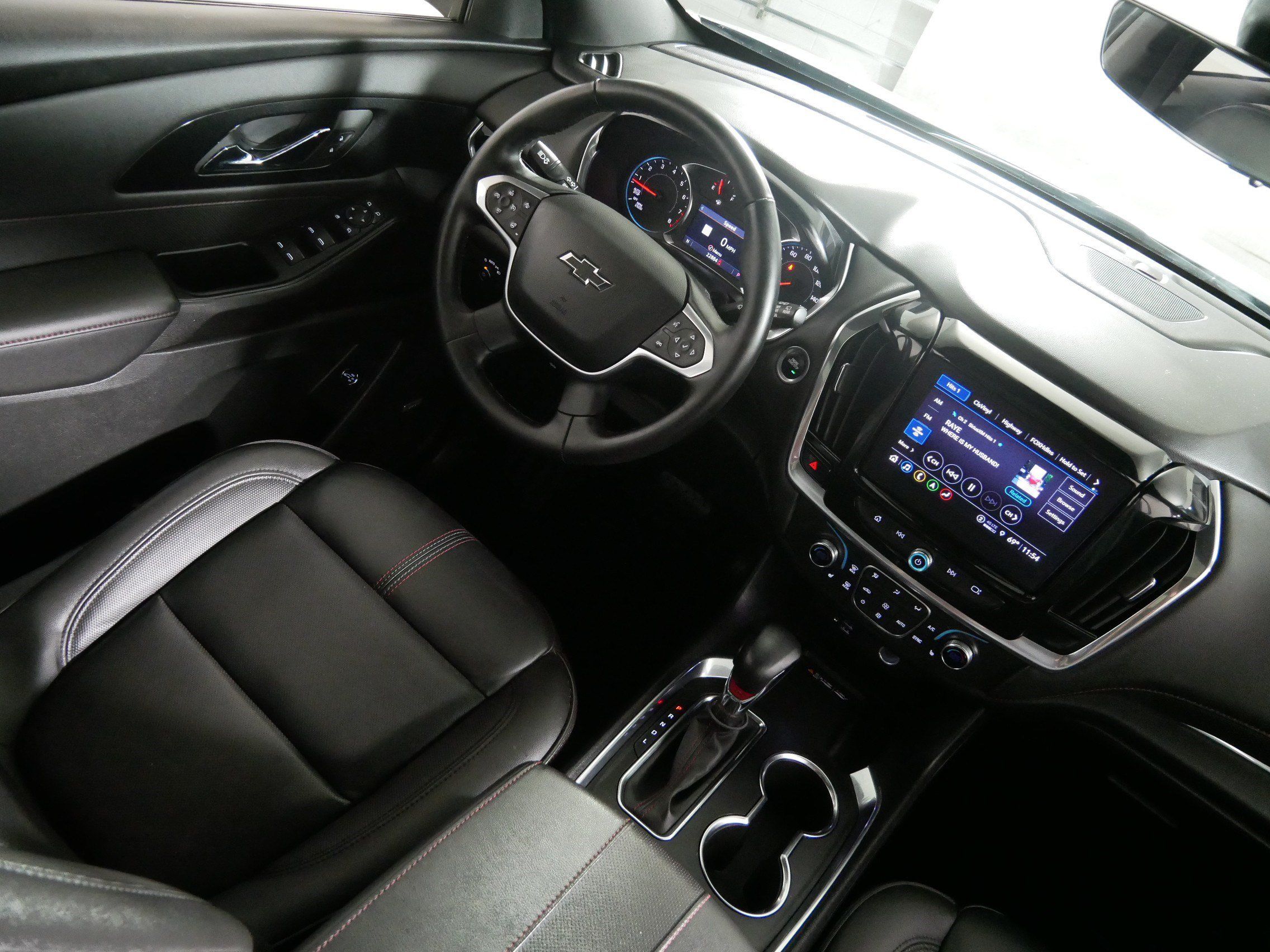 Used 2023 Chevrolet Traverse RS AWD/4WD image 9