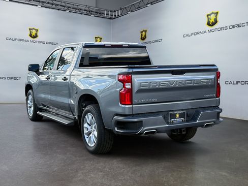 Used 2020 Chevrolet Silverado 1500 Custom w/ Custom Value Package image 3