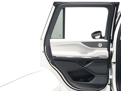 Used 2025 Lincoln Navigator Reserve AWD/4WD image 53