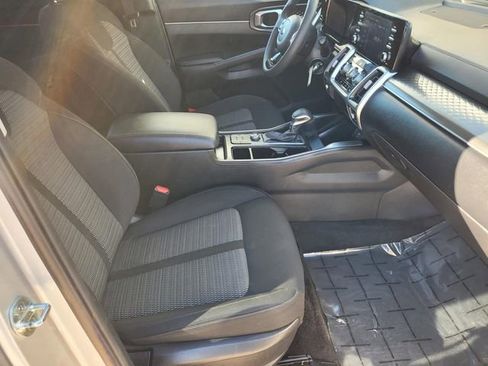 Used 2021 Kia Sorento LX image 9