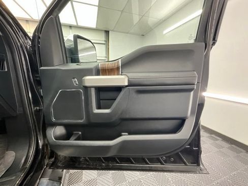 Used 2019 Ford F150 Lariat w/ Equipment Group 502A Luxury AWD/4WD image 15
