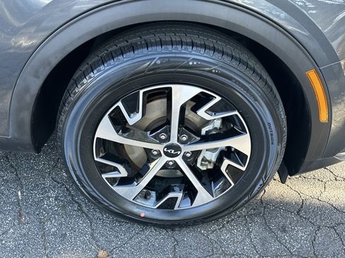 Used 2024 Kia Sportage EX image 15