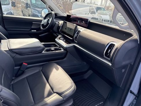 Used 2025 Ford Expedition Platinum w/ Driver's Package image 29