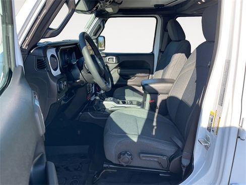 Used 2024 Jeep Wrangler Unlimited image 9