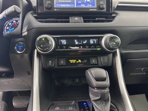 Used 2022 Toyota RAV4 XLE w/ Convenience Package image 28