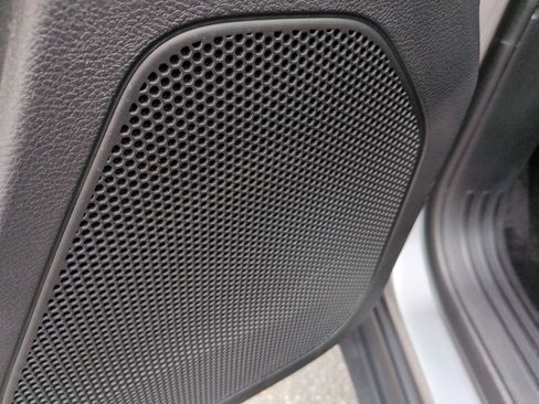 Used 2019 Jeep Cherokee Latitude w/ Popular Appearance Group image 15