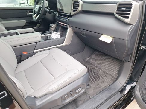 Used 2026 Toyota Tundra Limited AWD/4WD image 30