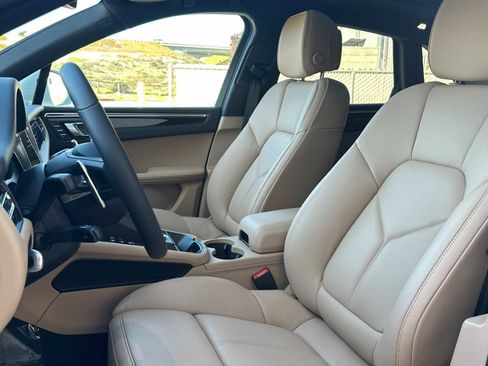 New 2026 Porsche Macan S image 5