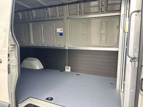 Used 2025 Mercedes-Benz Sprinter 2500 image 6