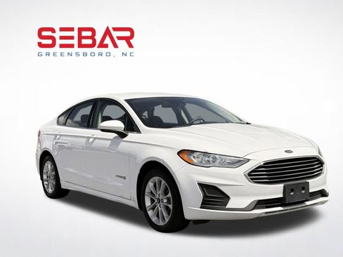 Used 2019 Ford Fusion SE FWD image 3