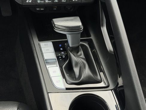 Used 2023 Hyundai Elantra Limited image 15