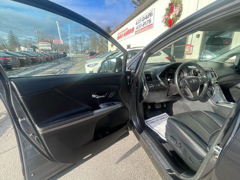 Used 2014 Toyota Venza XLE image 10