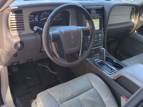 Used 2017 Lincoln Navigator L Select image 10