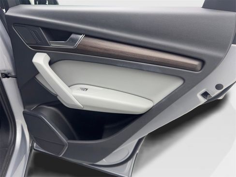 Used 2022 Audi Q5 2.0T Premium w/ Convenience Package image 43