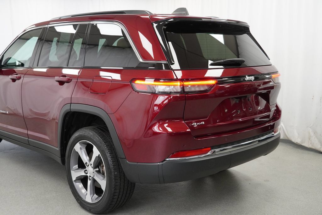 Certified 2025 Jeep Grand Cherokee Limited AWD/4WD image 26