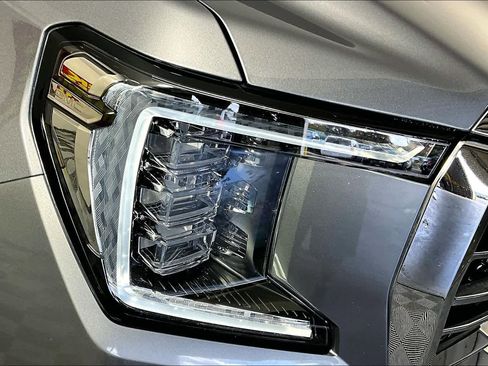 Used 2022 GMC Yukon SLT w/ SLT Luxury Package image 25