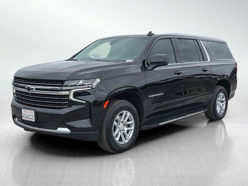 Used 2022 Chevrolet Suburban LT w/ Luxury Package AWD/4WD image 3