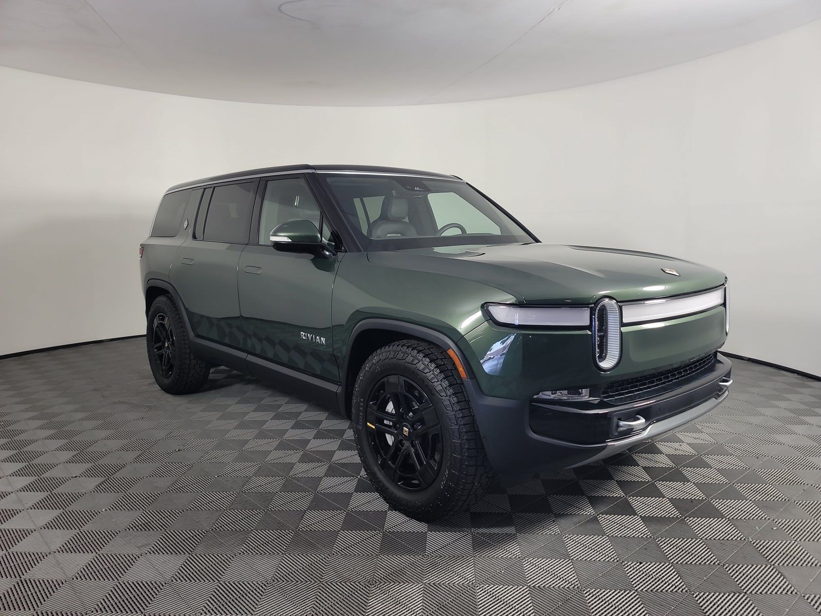 Used 2023 Rivian R1S Adventure Dual AWD/4WD image 7