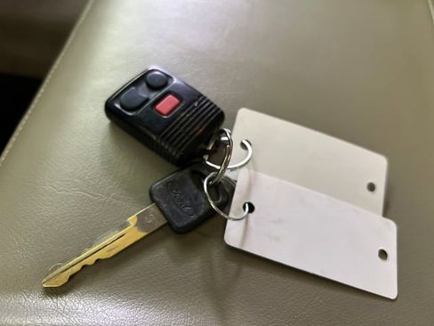 Used 2006 Ford F350 XL image 26