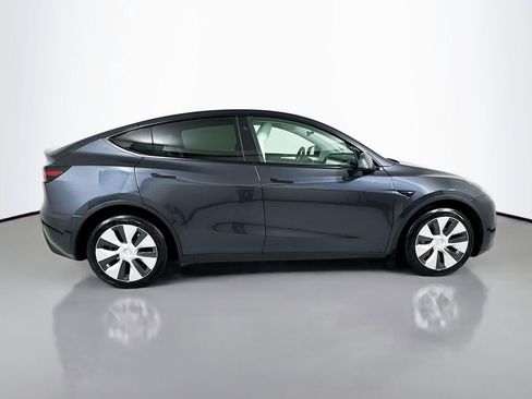 Used 2024 Tesla Model Y Long Range image 9